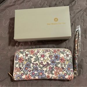 Wallet floral wristlet , NWOT in box